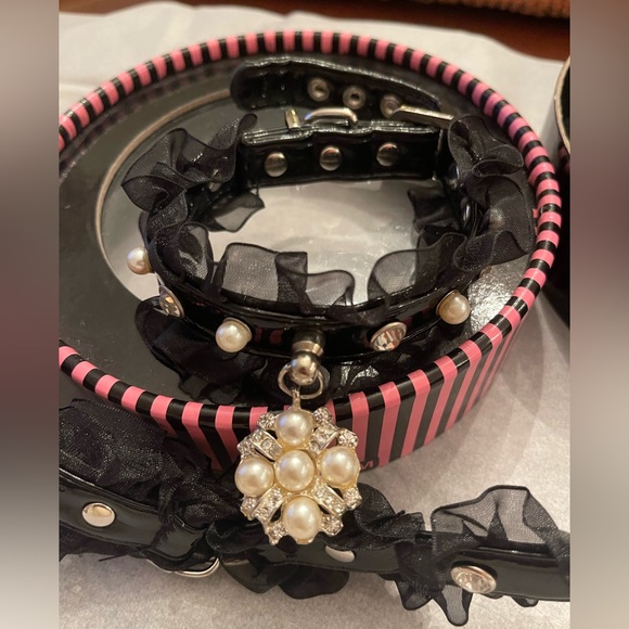 Wooflink size M collar and leash set blank ruffle with pearl and gen detail